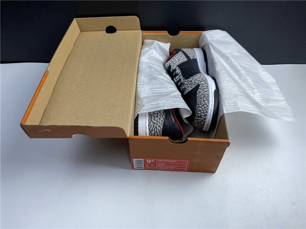 S*p*e ?? nike sb dunk low white cement
